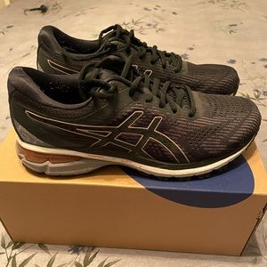 ASICS GT2000 series 8: Black & Rose gold